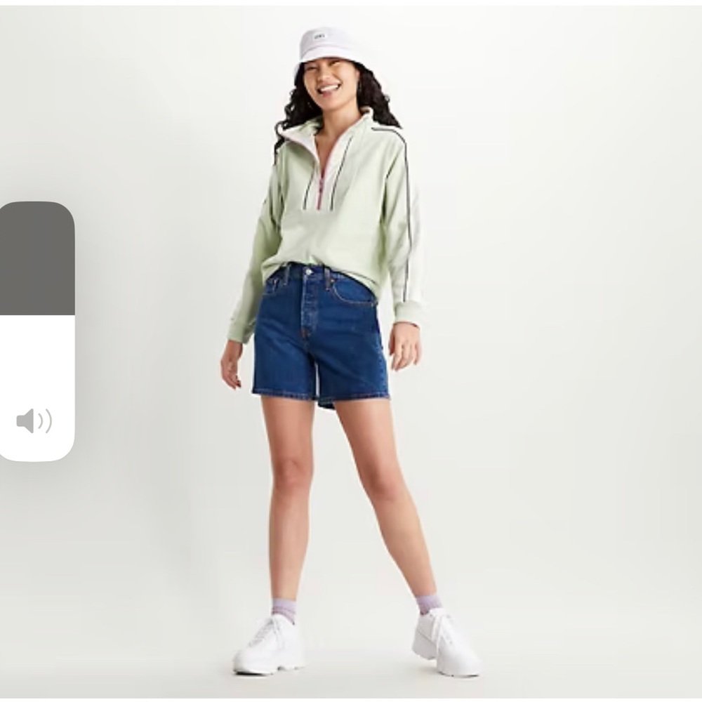 Levi’s women classic shorts size 29